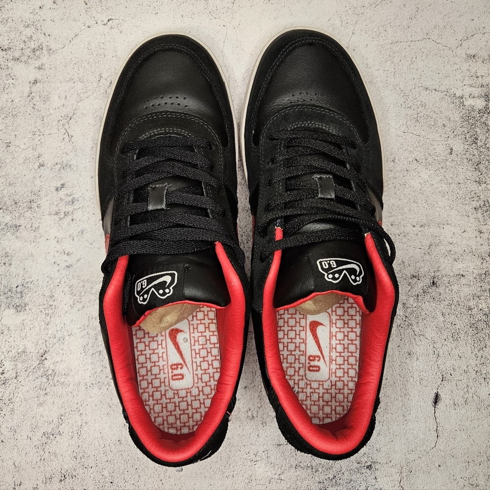 Rare Vintage 2006 Nike 6.0 MAVRK Low / Mens Size 10.5 / Red, Black, & White